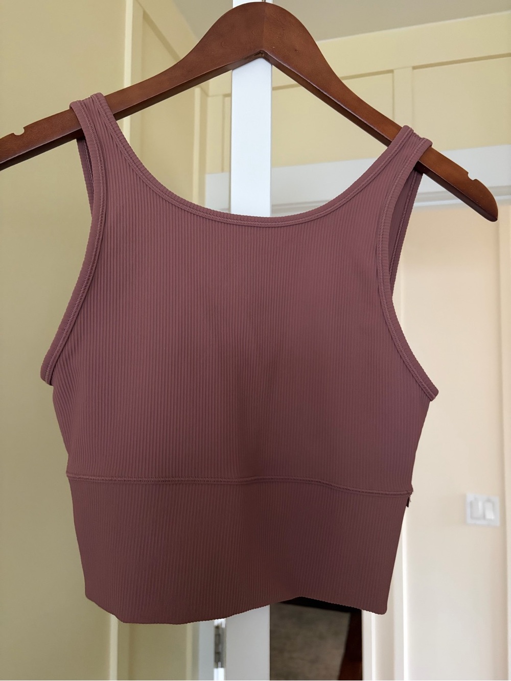 Lululemon Athletica NEW Ribbed Scoop Neck Crop Tank size 6
